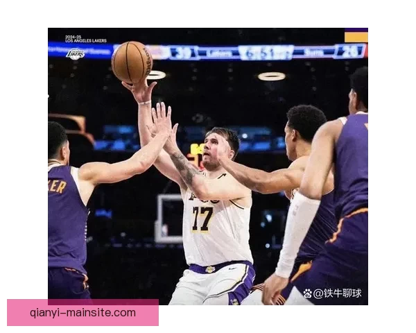 东契奇复出砍下42分12助 湖人力克骑士里夫斯艾顿发挥出色
